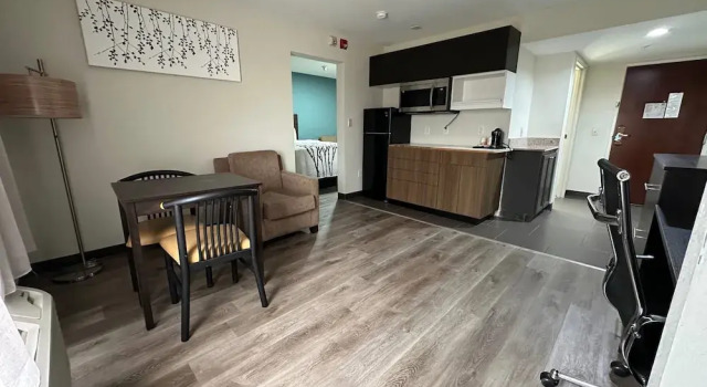 Четырёхместный люкс Business Sleep Inn & Suites Pineville - Alexandria