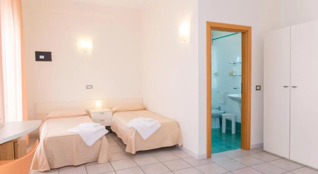 Четырёхместный номер Hotel Tirreno