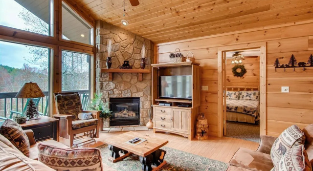 Bearadise 4 Bedroom Cabin by RedAwning