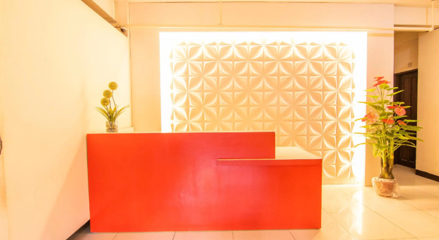 OYO 578 Red Velvet Suites Vaccinated Staff