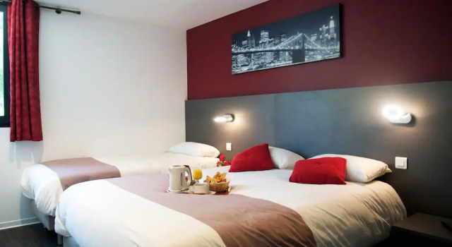 Трёхместный номер Superior Brit Hotel Montpellier Euromédecine