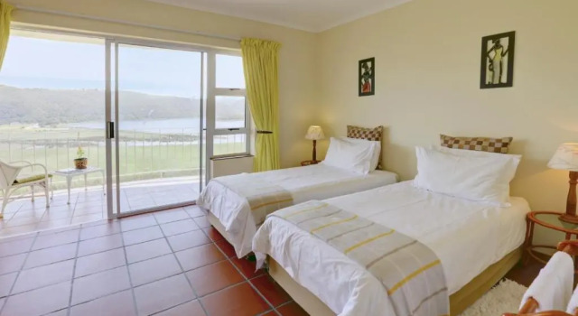 Wilderness Lake View Self-Catering, Book Hotel Hoteller i George med parkering, Parkering