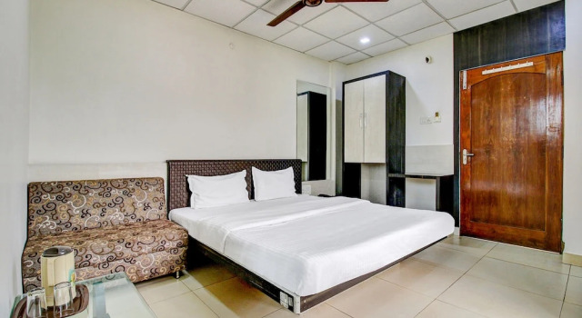 Номер Deluxe FabHotel Prime Manjeet