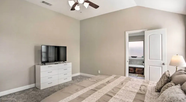 Коттедж Private Yard & Grill: Greenville Vacation Rental