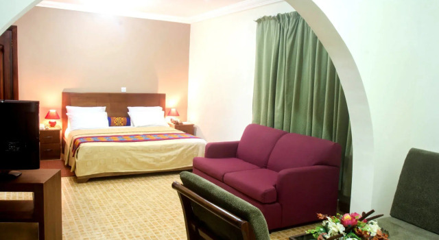 Mahogany Lodge, Cantonments