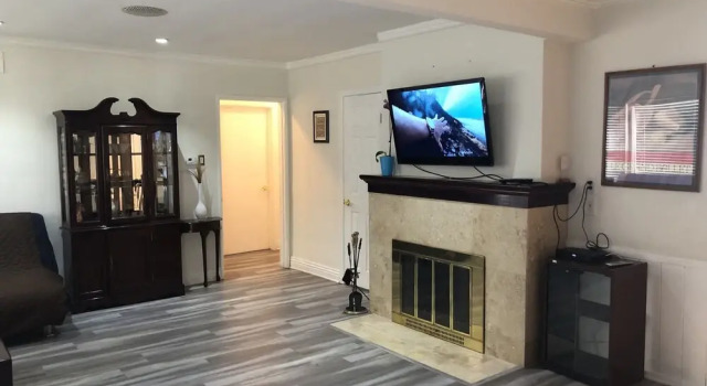 Lovely 2 Bedroom Home with Pool, Foglalás Szálloda Tarzana San Fernando Valley