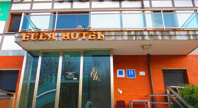 Euba Hotel, Rezerwuj Hotel Hotele w Baskonia z parkingiem, Parking