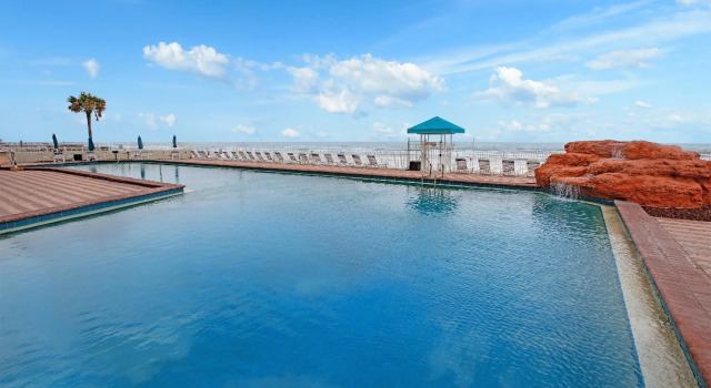 Кровать в общем номере Harbour Beach Oceanfront Resort