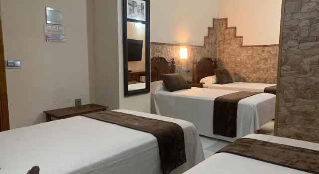Четырёхместный номер Standard Hotel Casa Museo de la Mezquita