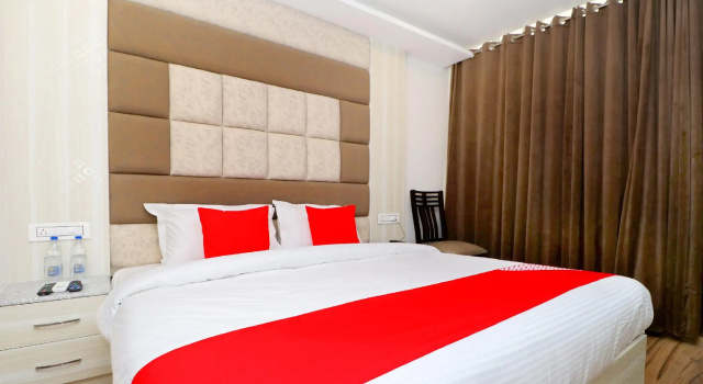OYO 37524 Hotel Wasat, Rezerwuj Hotel Panchkula Delhi