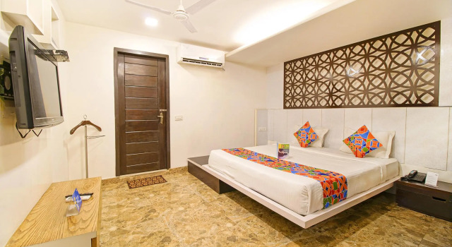 Fabhotel White Klove