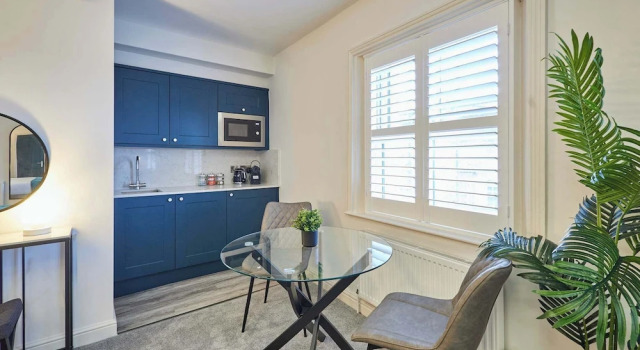 Host Stay The Langley Hotel Apartment 8, Varaa Huoneisto Asunnot kohteessa Merseyside, Huoneisto