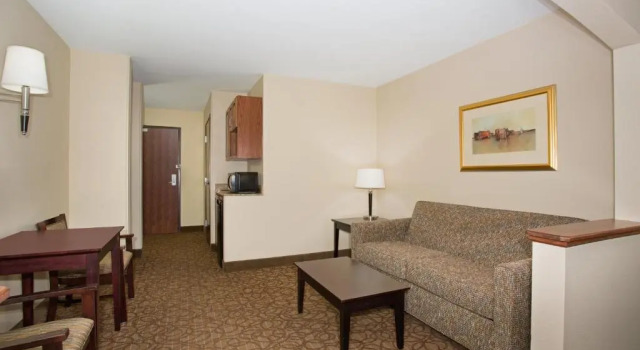 Люкс Holiday Inn Express Hotel & Suites Concordia by IHG
