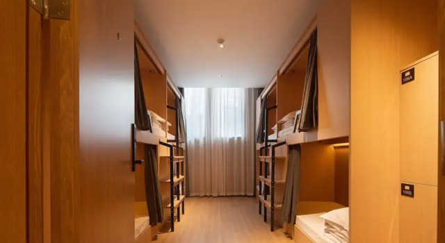 Кровать в общем номере (женский номер) Dayin Serene Garden Hotel - Shanghai Jing'an Joy City Suzhou Creek