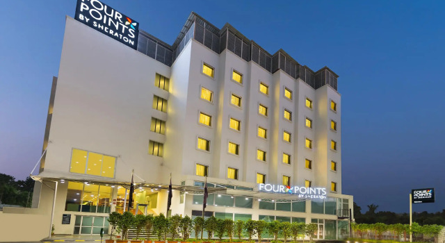 Двухместный номер Standard Four Points by Sheraton Vadodara