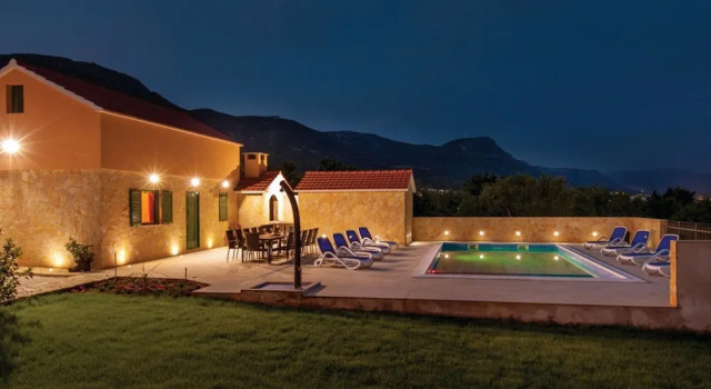 Holiday Home Lucija, Book Villa Trecanica Split-Dalmatia County