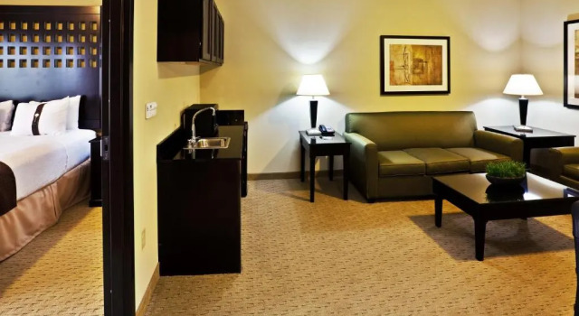 Люкс Holiday Inn & Suites Stillwater-University West by IHG
