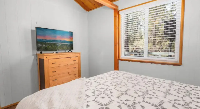 Dark Pine Retreat, Забронировать Дом для отпуска Биг-Бэар-Сити San Bernardino Mountains