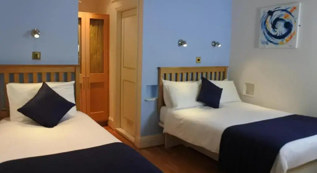 Семейный номер Standard Harlingford Hotel