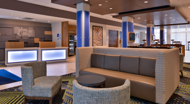 Holiday Inn Express & Suites - Marshalltown, an IHG Hotel, Prenota Hotel Hotel a Iowa con piscina, Piscina