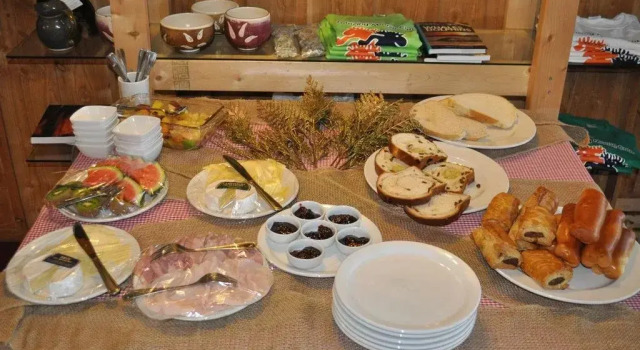 The Dancing Moose Cafe, Buchen Sie Hotel Birch Plain 