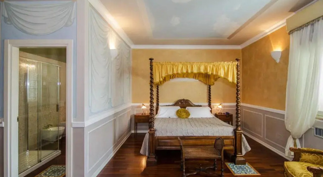 La Chandelle, Забронировать Отель Отели Массароза 3 звезды, 3*