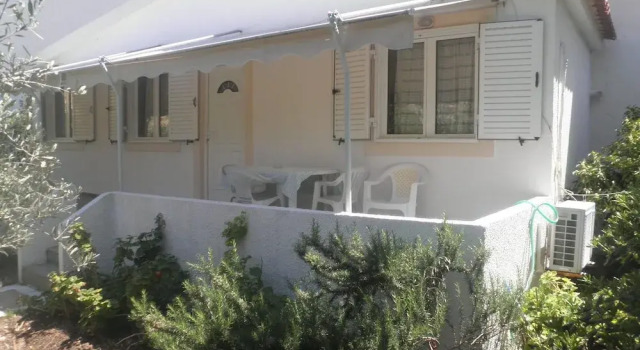 Roula's Rooms, Rezerwuj Hotel Hotele w Saronic Islands z parkingiem, Parking