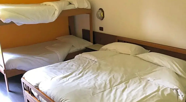 Четырёхместный номер Standard с балконом Hotel Davost