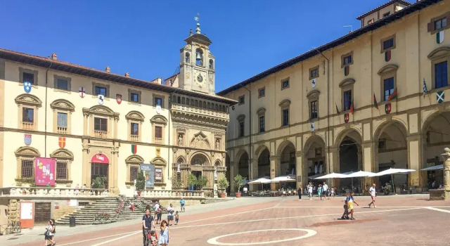 Beautiful Home In Caprese Michelangelo, Book Hotel Caprese Michelangelo Tuscany