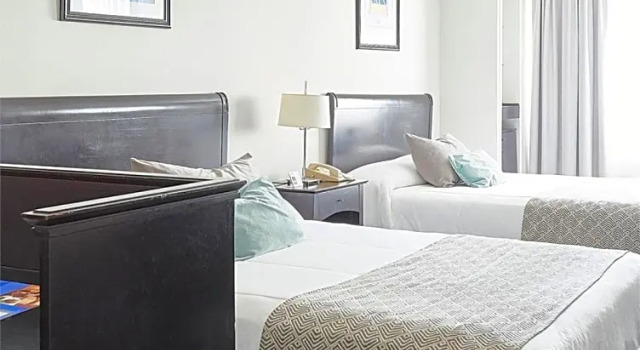 Трёхместный семейный номер Standard Plaza Real Suites Hotel