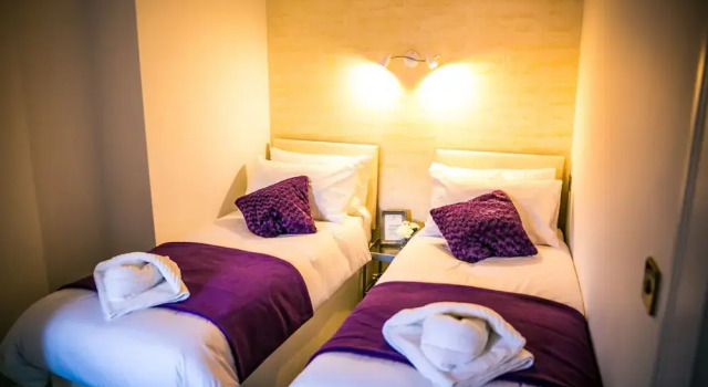 Flat 2, Falcondale House 5 South Cliff, Забронировать Отель Отели Исторического графства Суссекса 3 звезды, 3*