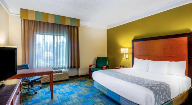 Номер Deluxe La Quinta Inn & Suites by Wyndham Fremont Silicon Valley