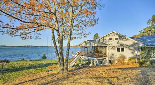 Luxurious Oceanfront Flanders Bay Home w/ Kayaks!, Забронировать Дом для отпуска Салливан 