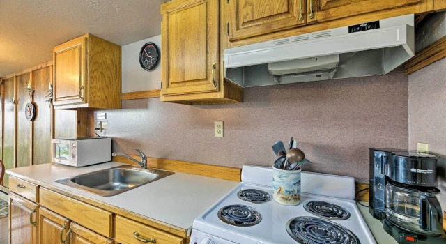 Коттедж Sanderling Sea Cottages, Unit 2: Walk to Coast!