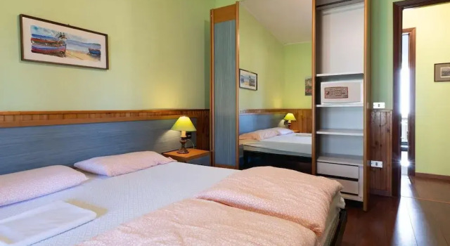 Villa by Lake Idro With Panoramic Views, Buchen Sie Villa Hotels in Idro mit Pool, Schwimmbad
