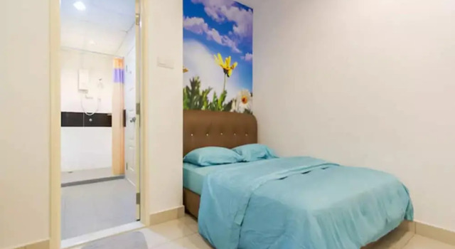Апартаменты с балконом и с видом на море StayNest Suites at Gurney Drive