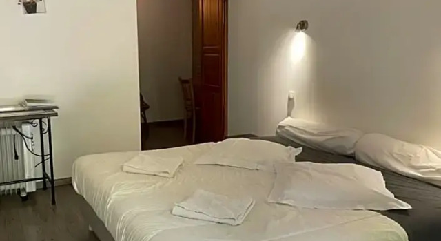 Domaine Les Cascades, Book Hotel Ribaute Corbières