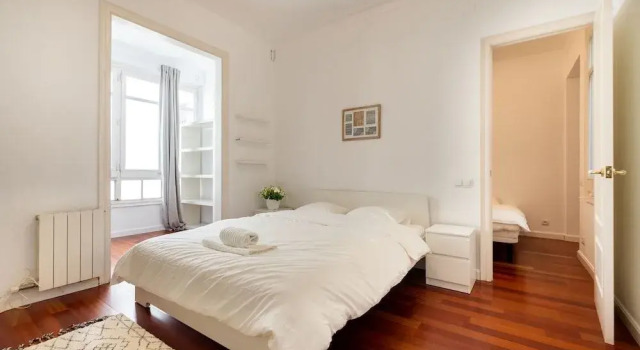 Stunning 4BR Apart in Sagrada Familia