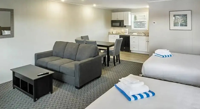 Номер Deluxe Center Harbor Inn