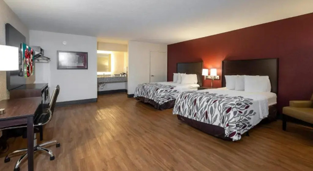 Четырёхместный люкс Red Roof Inn Gulf Shores