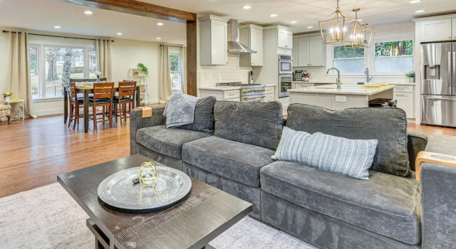 Коттедж Dog-friendly Yard, 5 Mi to Uptown: Charlotte Home