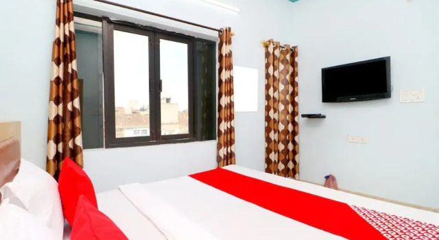 OYO 43966 Jaura Inn