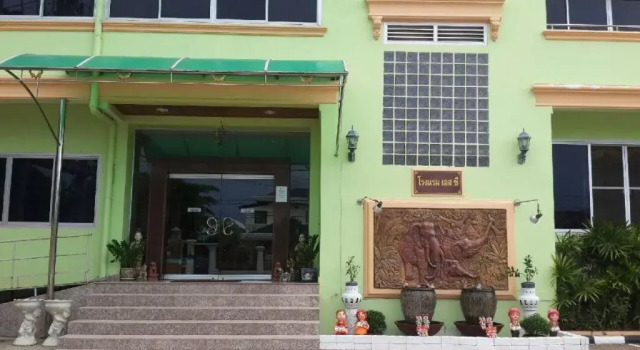 โรงแรมเอสซีเรสซิเดนซ์ มุกดาหาร, Varaa Hotelli Hotellit North-Eastern Thailand pysäköinnillä, Pysäköinti