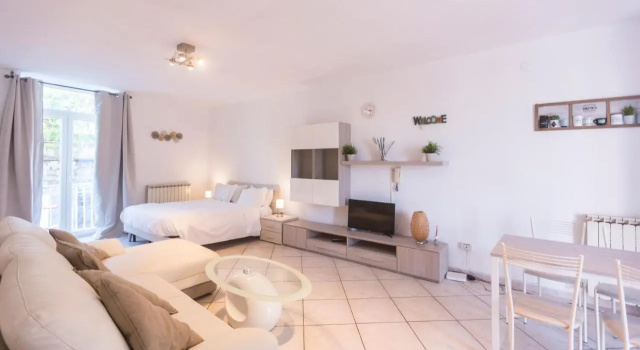 Cozy Sorrento Studio