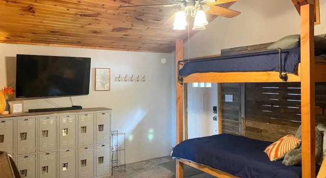 Dock & Fire Pit: Lakefront Cedar Creek Home!, Reserva ahora Hotel Enchanted Oaks Estados Unidos