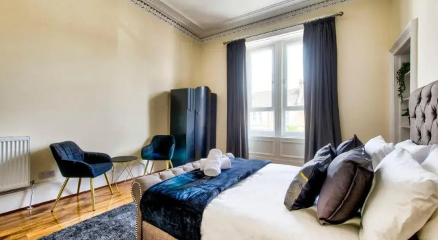 Stunning 5 bedroom apt, close to city centre, SEC, Hydro and motorway, Забронировать Отель Отели Glasgow & The Clyde Valley с парковкой, Парковка