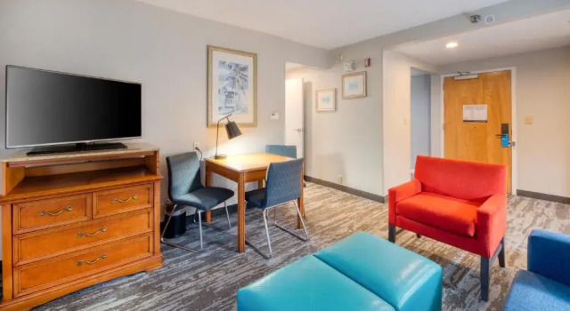 Двухместный люкс c 1 комнатой Hampton Inn & Suites Wilmington/Wrightsville Beach