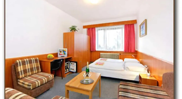 Hotel Diana, Boek Hotel Hotels in Benecko met zwembad, in de buurt van Kejnos, Zwembad