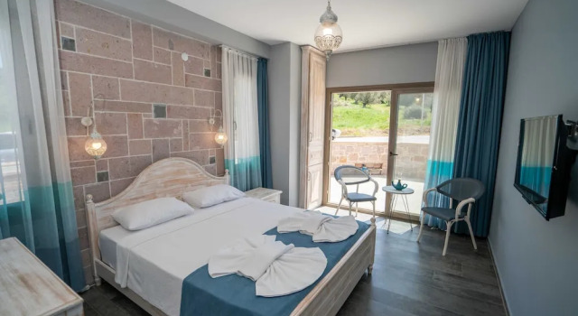 Двухместный номер Standard с балконом и с видом на горы Cunda Mira Butik Otel