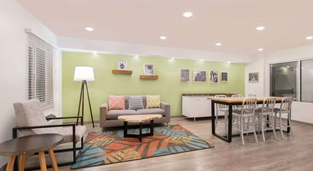 WoodSpring Suites Savannah Pooler, Boek Hotel Hotels in Georgia met parkeren, Parkeren